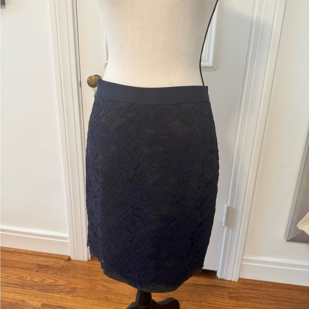 Elegant Navy Lace Skirt - Picture 4 of 6